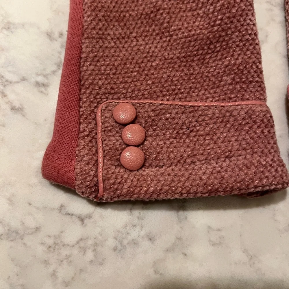 Pink Women's Gloves stretch  7.5 small to Med.  touch tip for use with phone